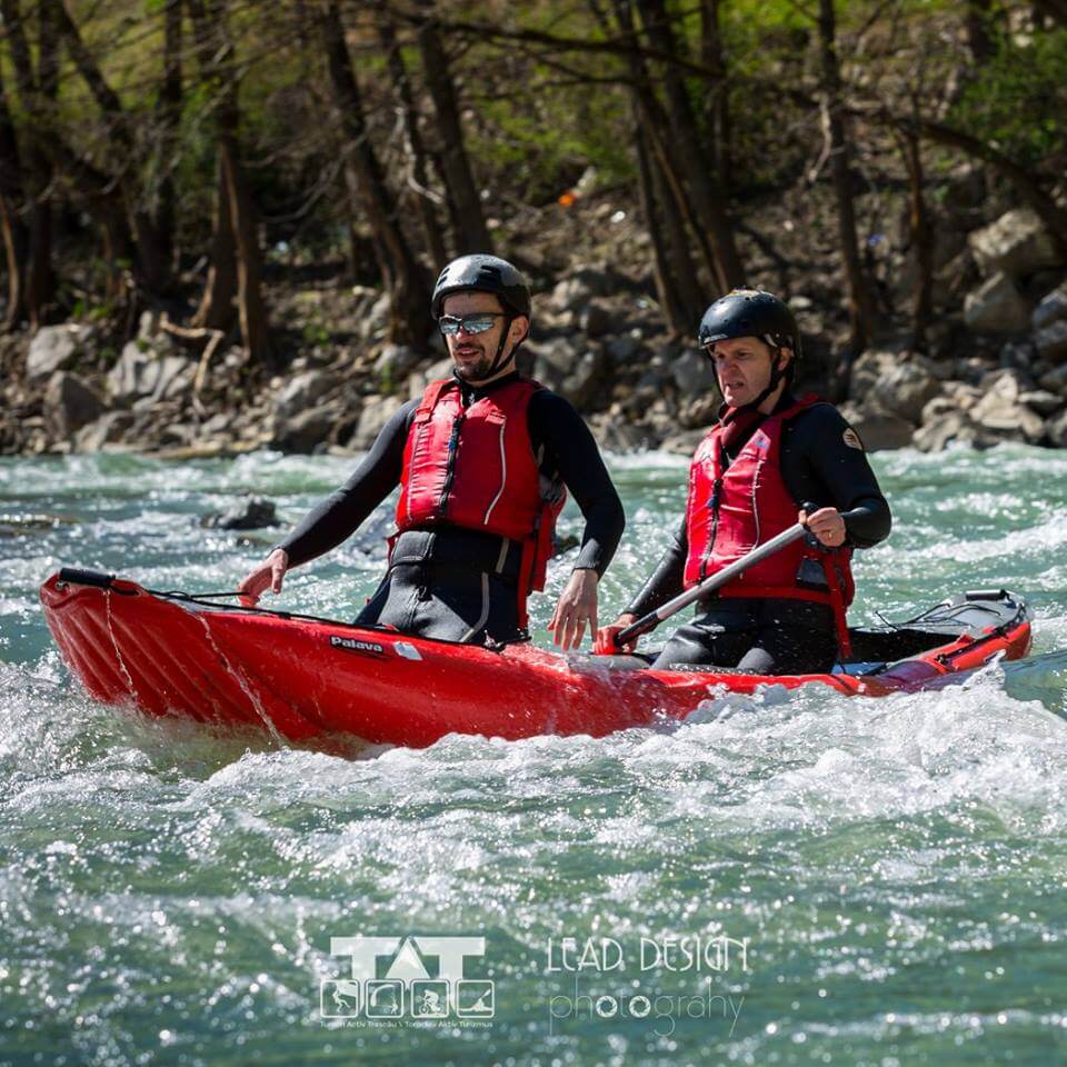 activitate rafting